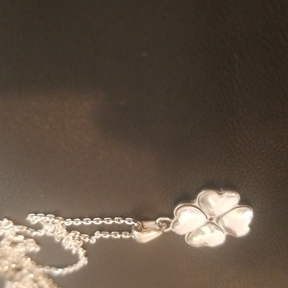 Silver 4 leaf clover pendant - Picture 2 of 2